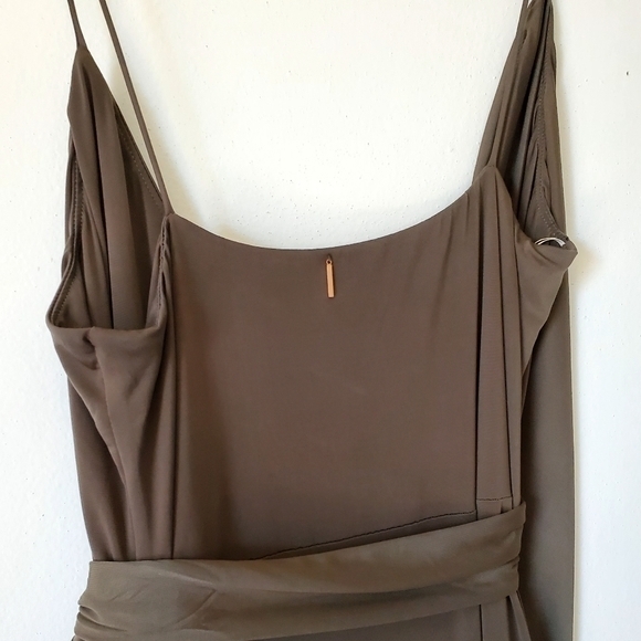 New Women's Misa Los Angeles Maxi Silky Green Pleat Open Dress Size Medium NWT - Picture 4 of 12